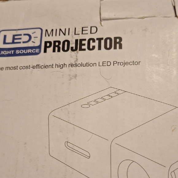 Mini LED Projector - White - Picture 1 of 8